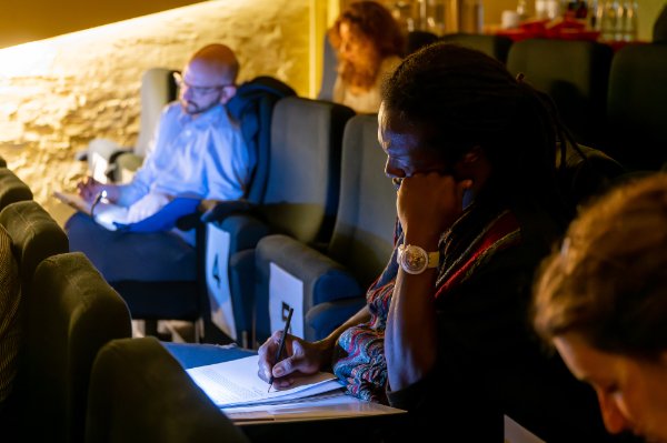Am 11. Mai 2023 traf sich die Bundesjury Kurzfilm in Berlin für die Filmvorführungen auf großer Leinwand und wählte sechs Bundessiegerfilme aus. Quelle: BVR / Fotograf: Christian Kruppa 