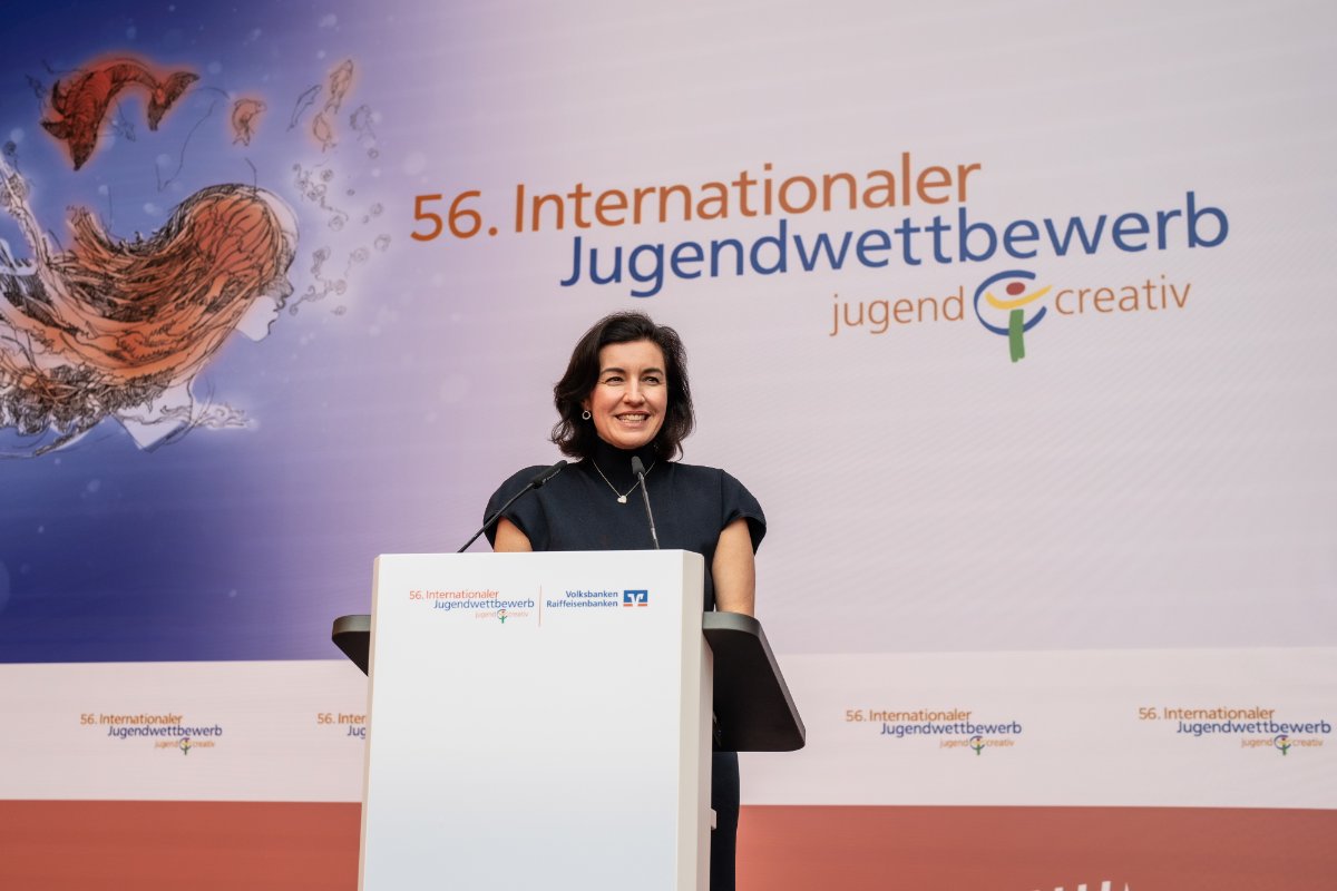 Bundesforschungsministerin Dorothee Bär überreichte die Preise und würdigte die kreativen Leistungen. Bildquelle: BVR, Foto: Marius Schwarz 