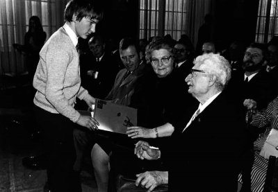 Oliver Rennert gehörte zu den Preisträgern des 1. Internationalen Jugendwettbewerbs 1970 zum Thema Starte mit ins Weltall!. Der Preis passend zum Thema: Eine Reise in die USA zur NASA. Bildquelle: BVR