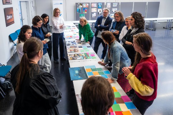 Die Bundesjury Bildgestaltung wählt die Bundessiegerbilder je Altersgruppe aus. Quelle: BVR / Fotograf: Marius Schwarz