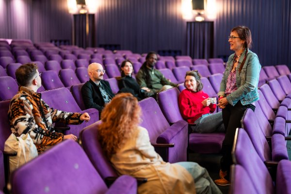 Die Jury berät gemeinsam über die Auswahl der Bundessiegerfilme. Quelle: BVR / Foto: Marius Schwarz

