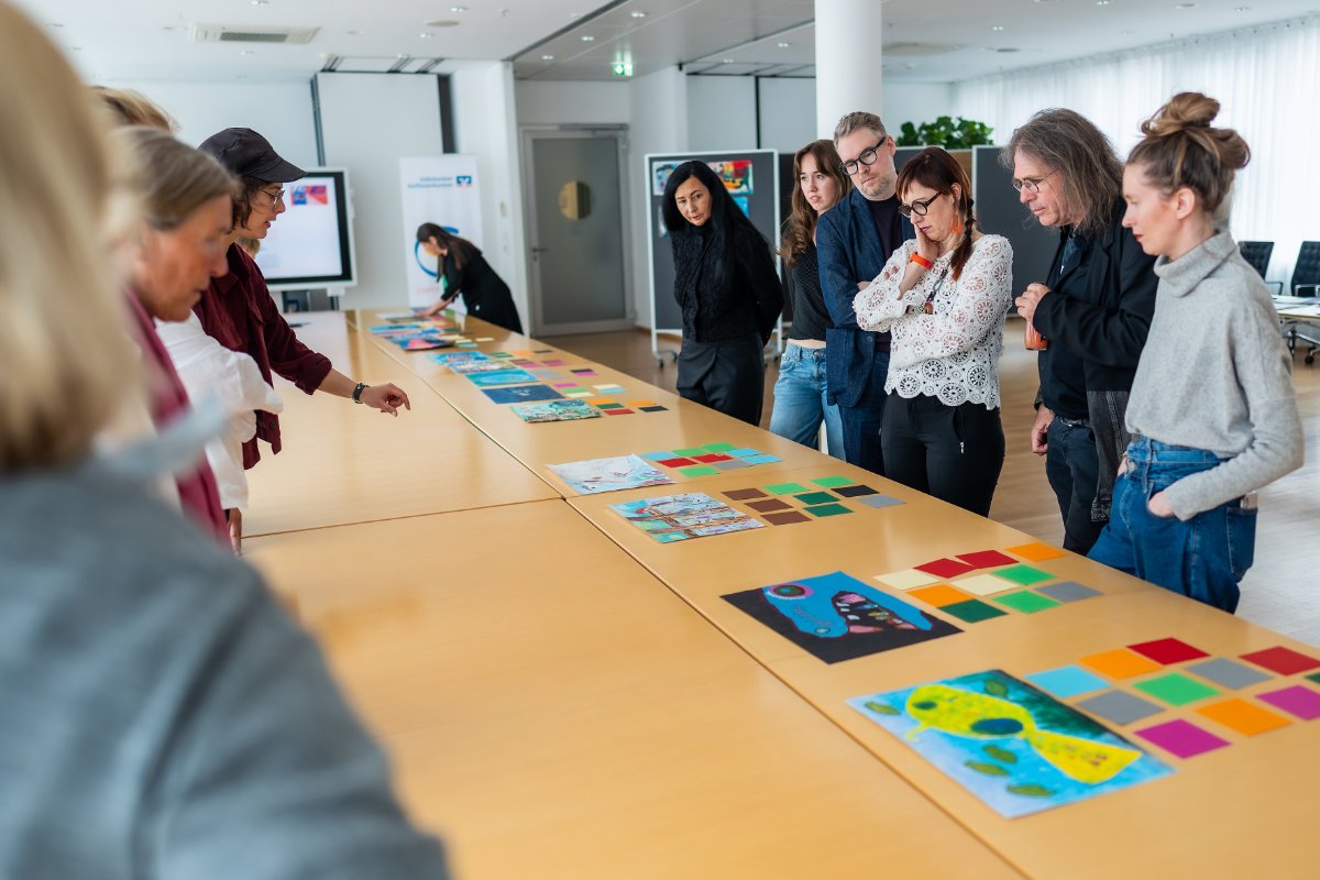 Prämierung auf Bundesebene: Die Expertenjury der Kategorie Bildgestaltung berät über die Auswahl der Siegerbilder. Quelle: BVR / Fotograf: Marius Schwarz